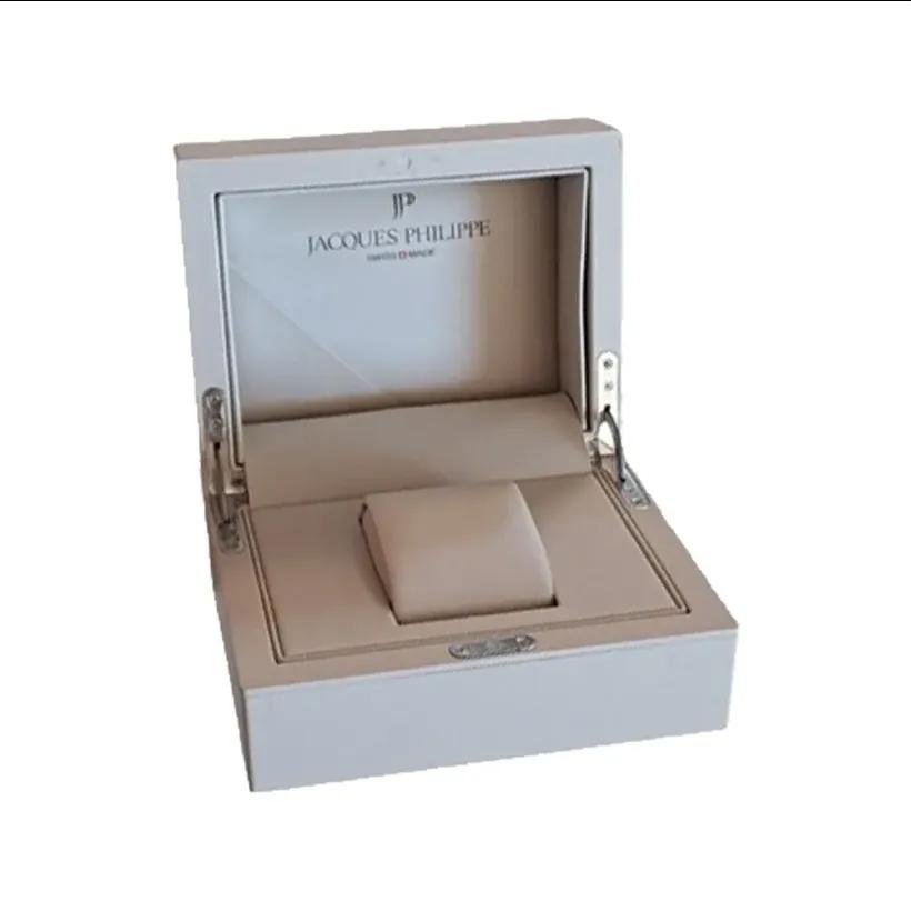 ساعت زنانه ژاک فیلیپ کوارتز مدل JPQLS722324 image gallery
